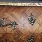 Louis XV style curved chest of drawers of very fine craftsmanship (Faubourg work)
