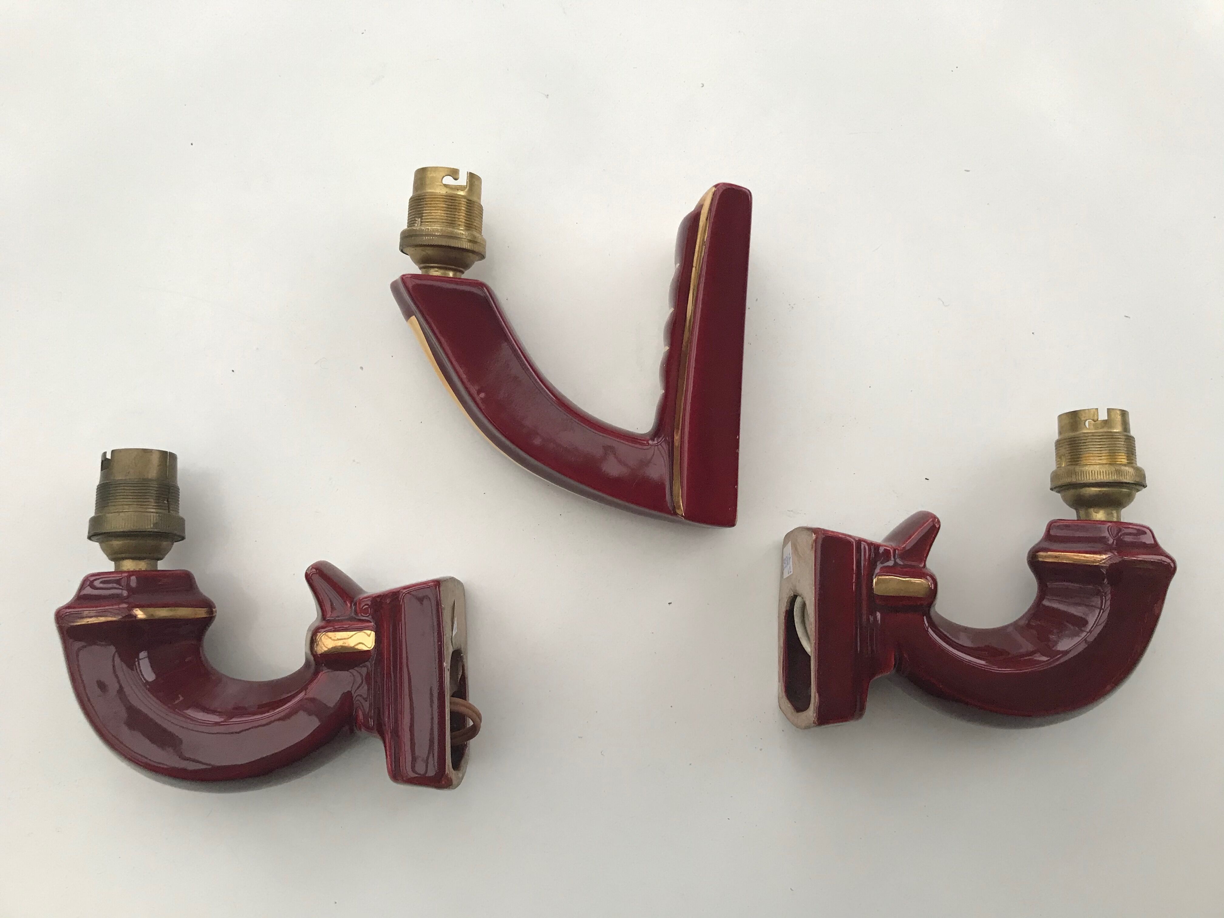 Trois anciennes appliques en céramique rouge Année 50