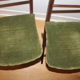 Set of 2 vintage folding chairs