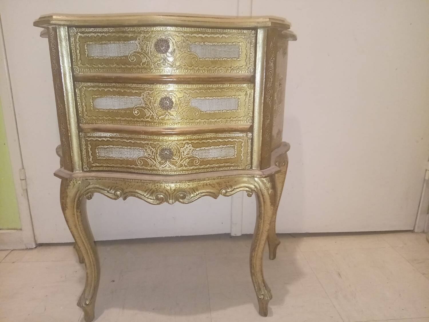 Table chevet 3 tiroirs 1950 -1970 italien bois doré