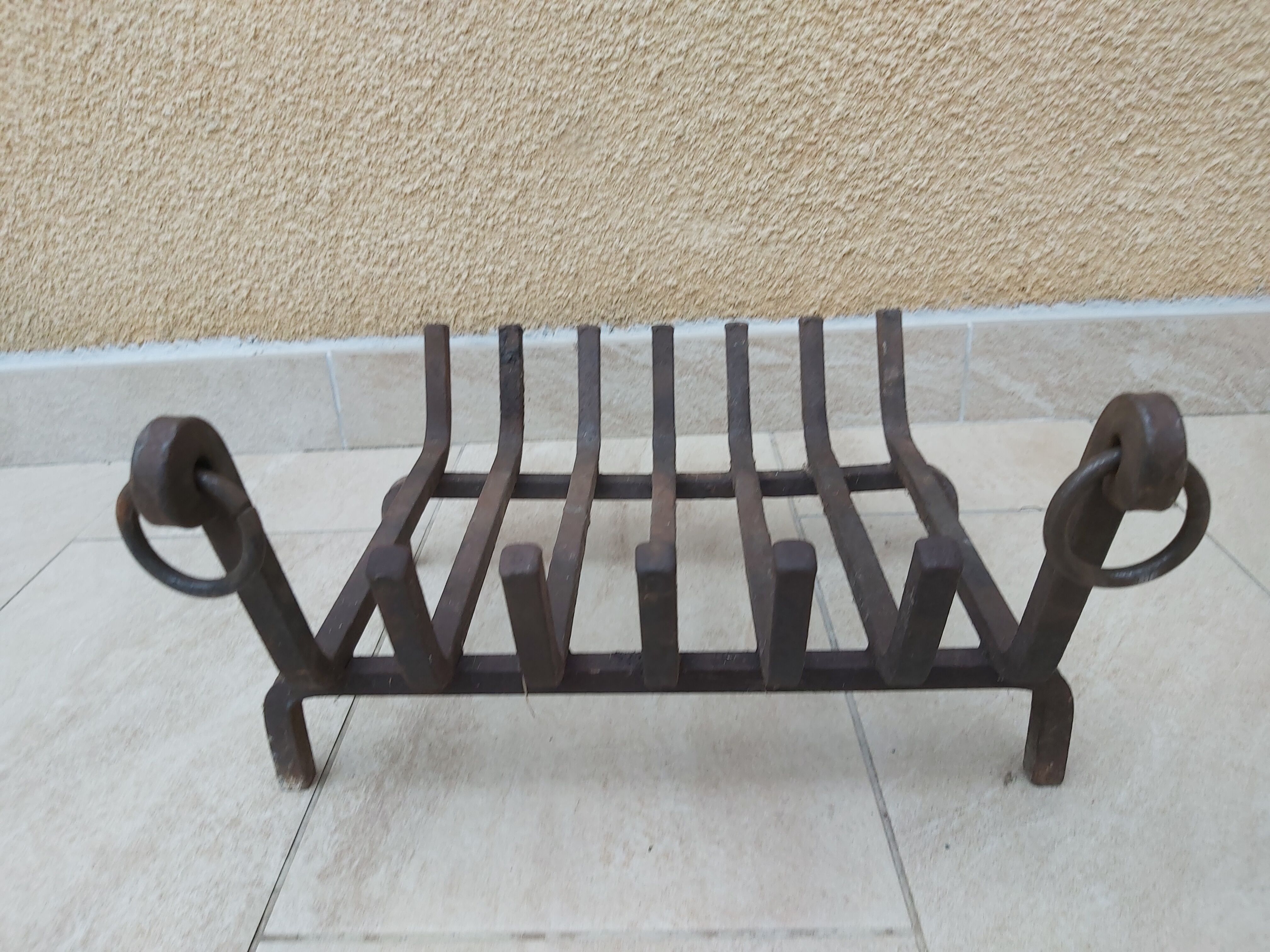 Cast iron log holder