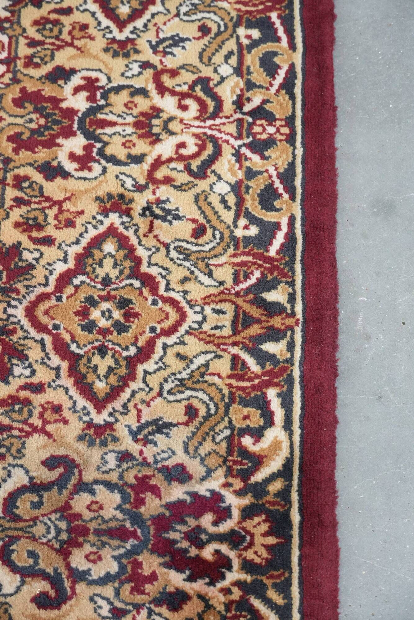 Rug with beautiful patterns in mainly red and yellow colours 296x203cm
