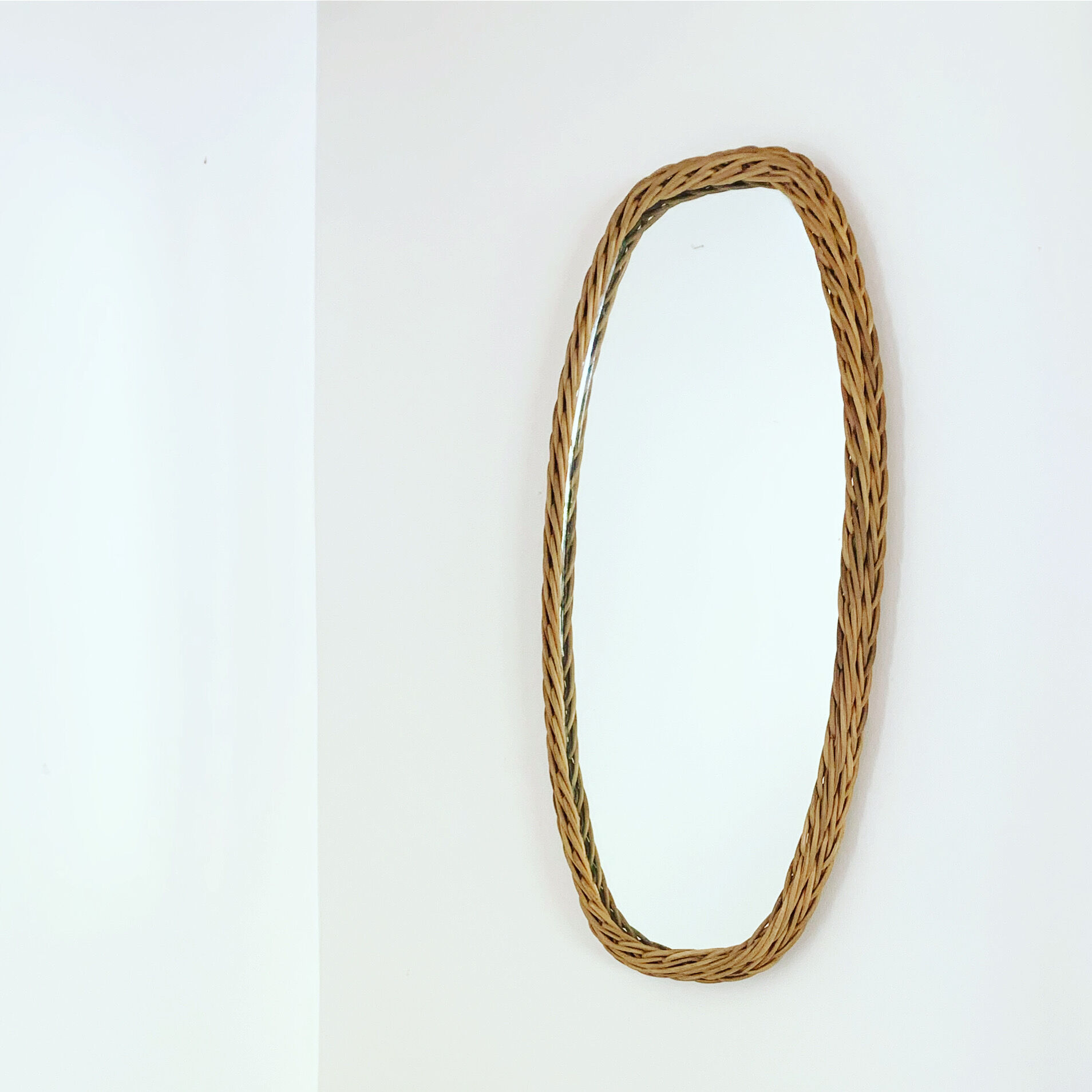 Miroir vintage en osier