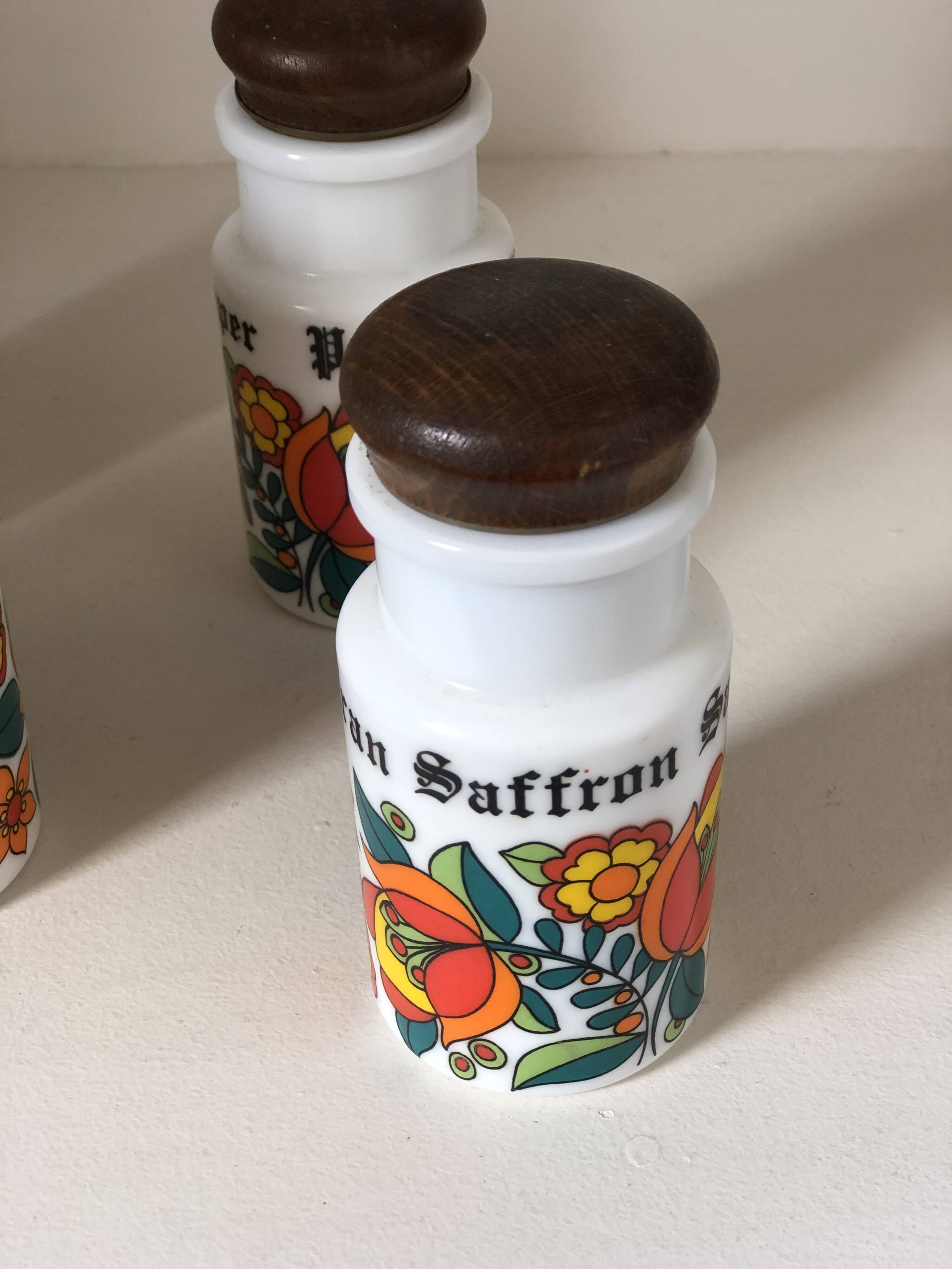 Lot spice jar in vintage opaline