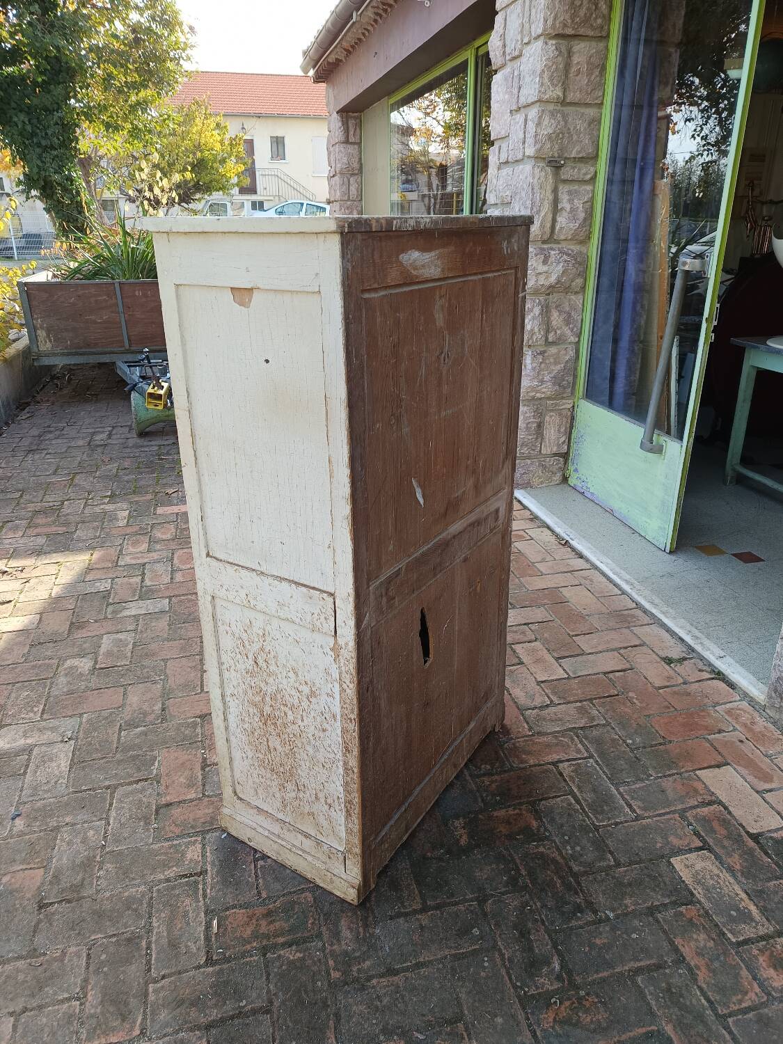 Petite Armoire parisienne