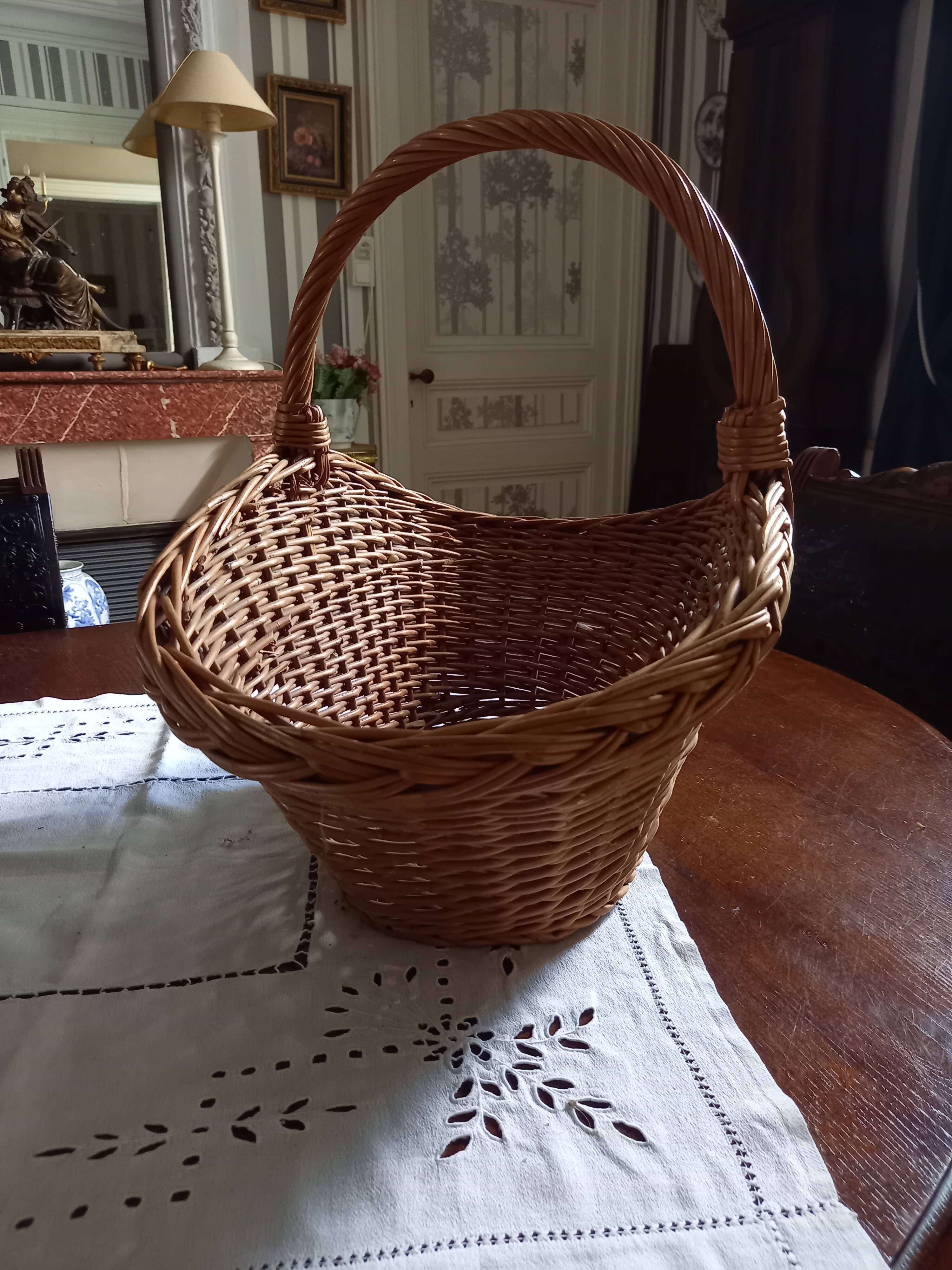 Woven wicker basket