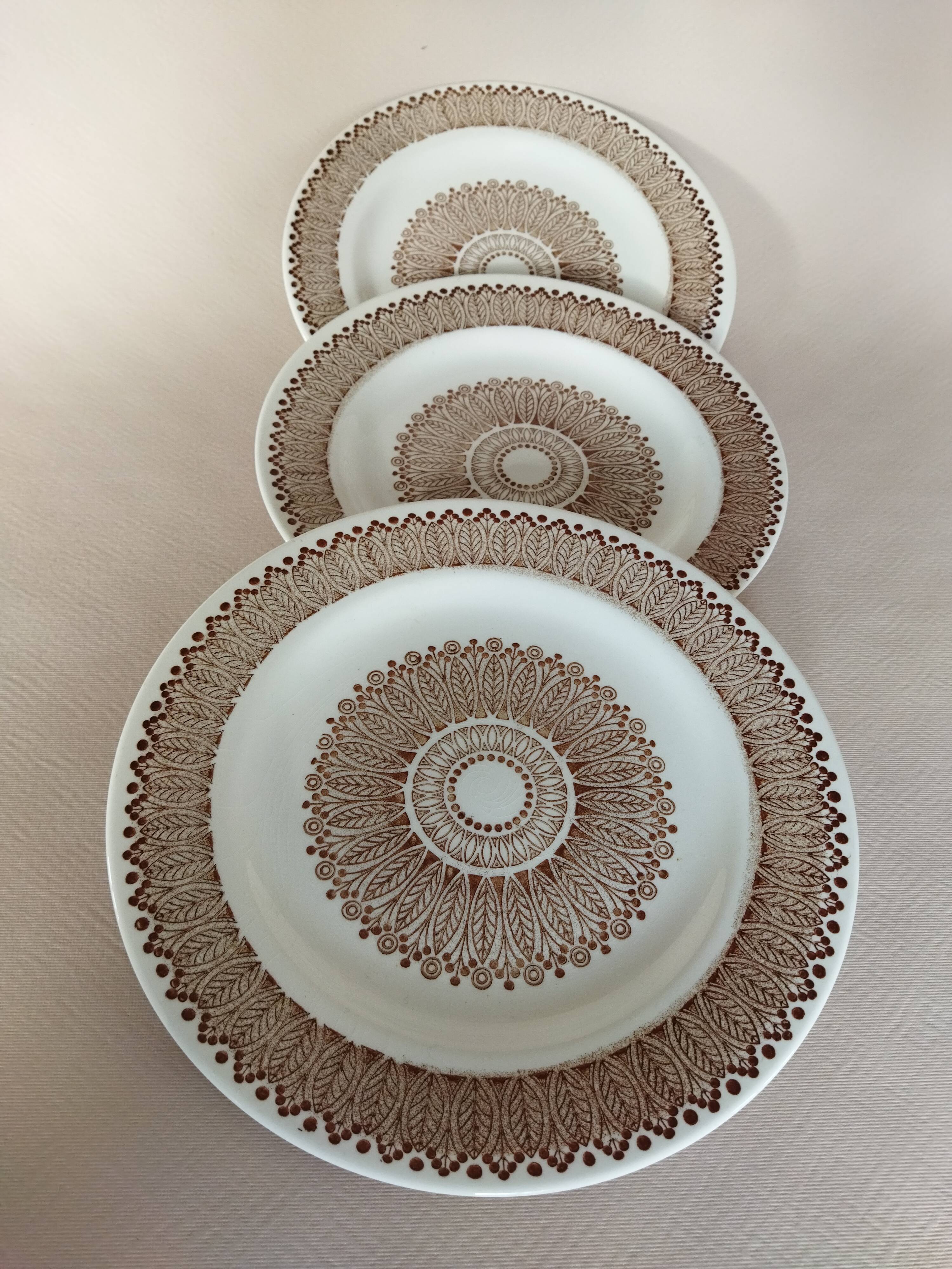 3 vintage flat plates Boch La Louvière