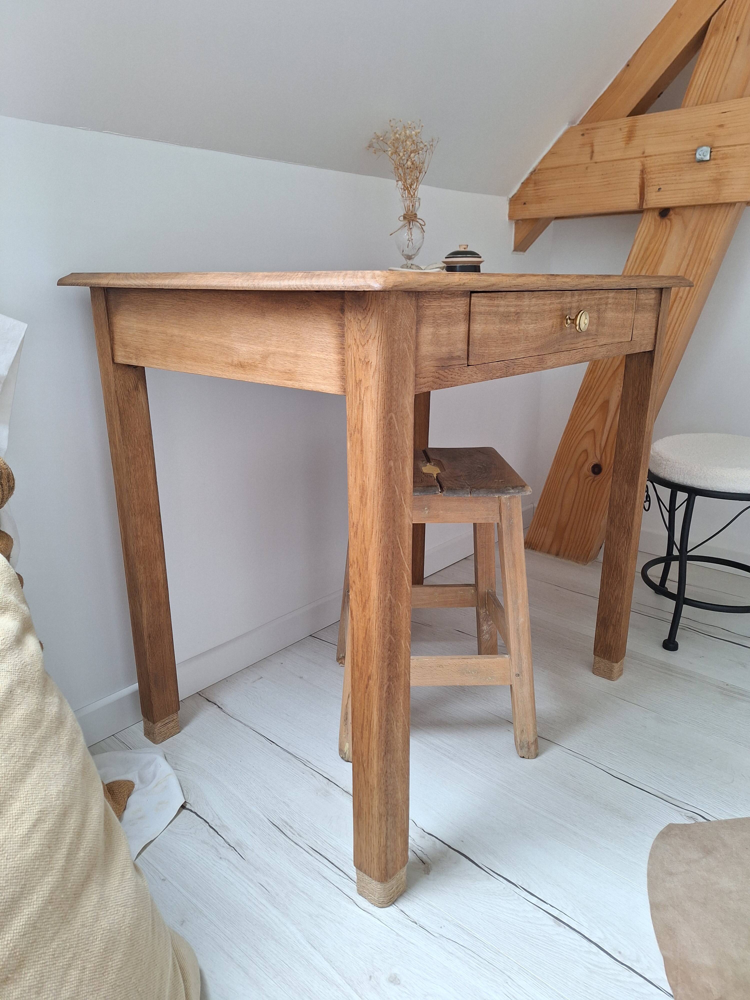 Country-style oak farmhouse desk/console/side table