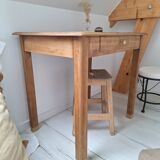 Country-style oak farmhouse desk/console/side table