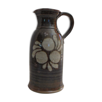 Sandstone pitcher