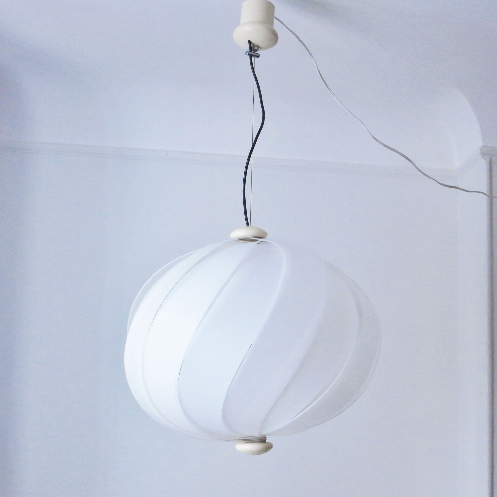 Suspension boule Alicante Guzzini 1967