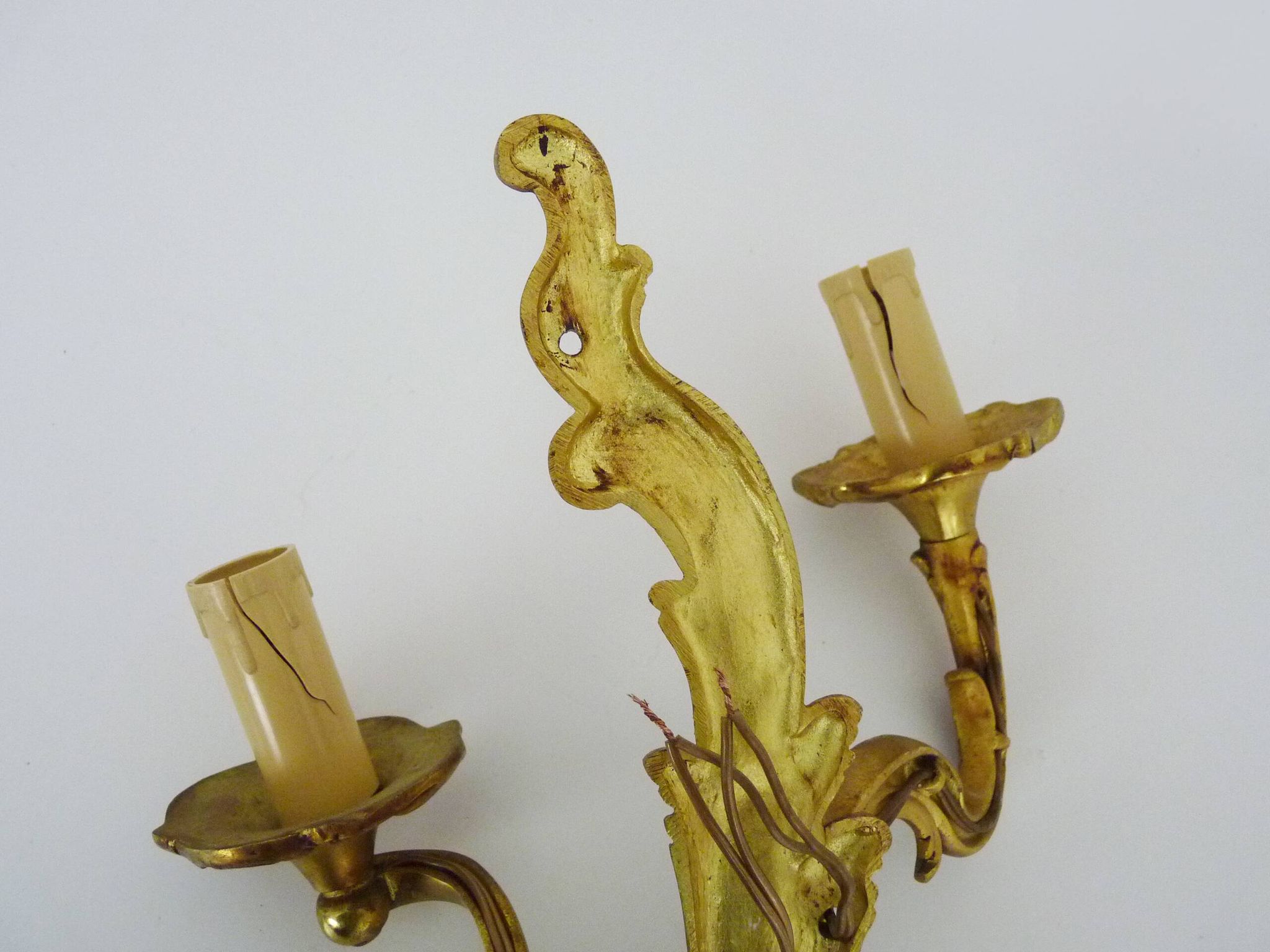 Ancienne applique murale à double feux en bronze, feuille d'acanthes. Années 50