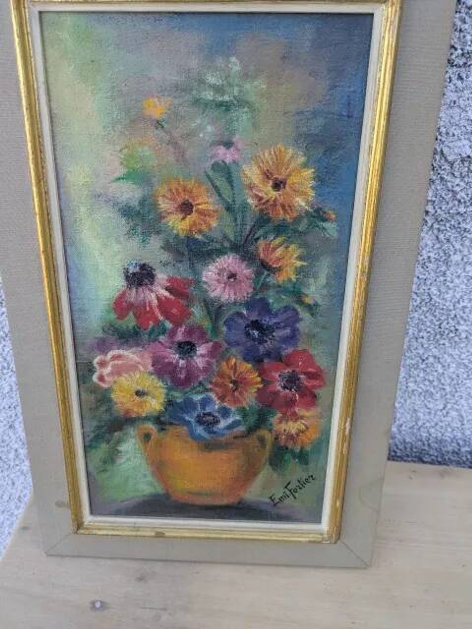 Ancient table, bouquet