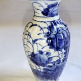 Vase chinois ancien céramique décor de fleurs blanc bleu