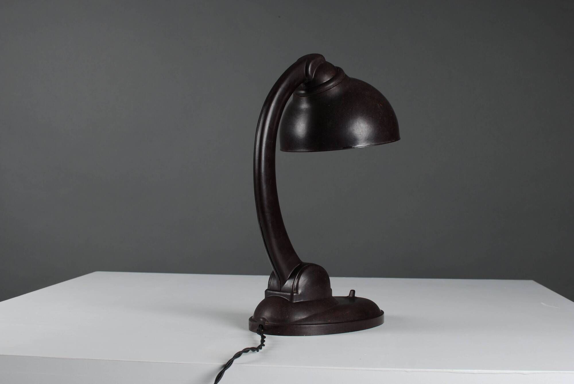 Art Deco desk lamp in brown Bakelite, model 11126, attributed to EKCO.