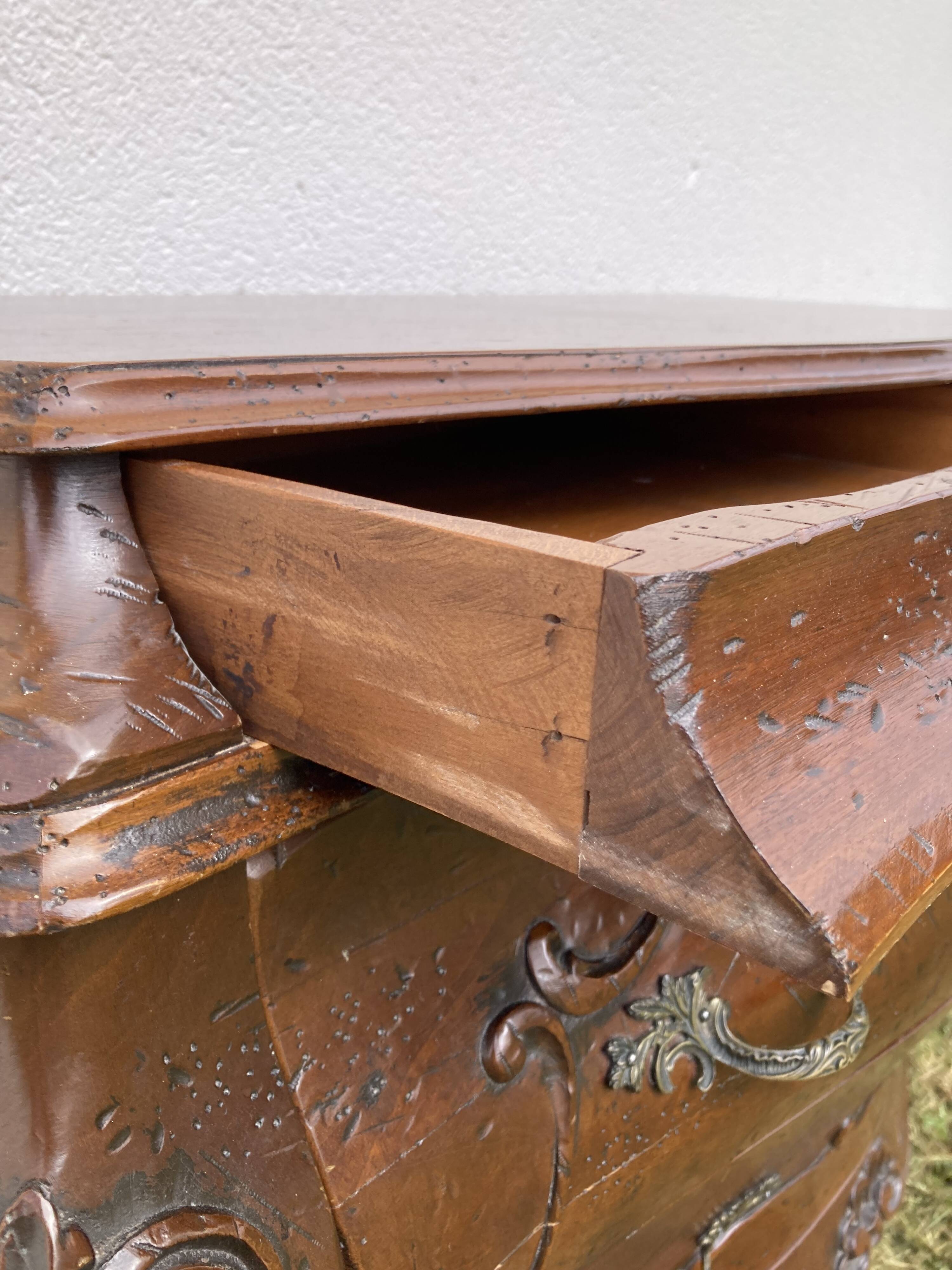 Louis XV style chest of drawers with four drawers