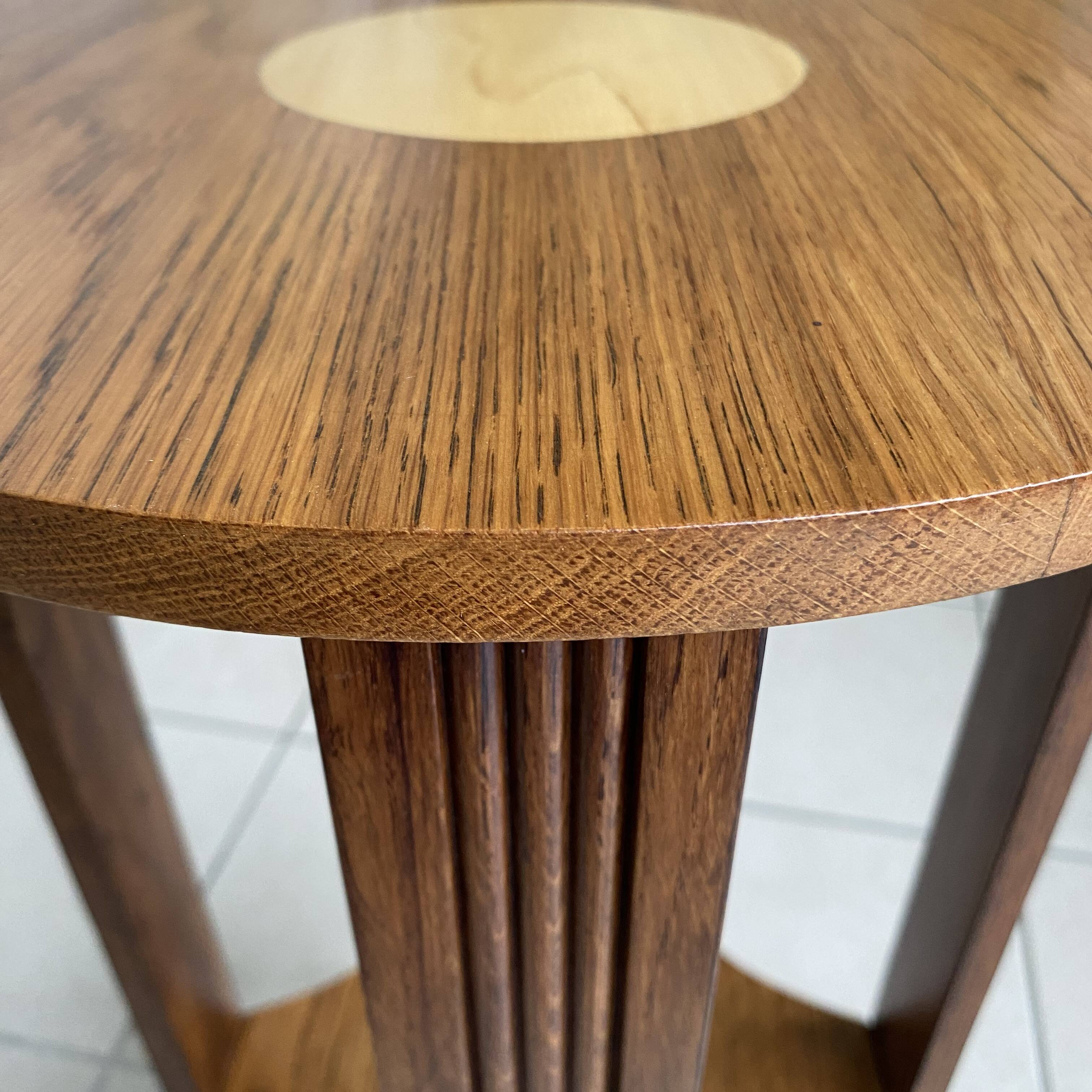 Oak guéridon D40cm, restored, moulded legs.