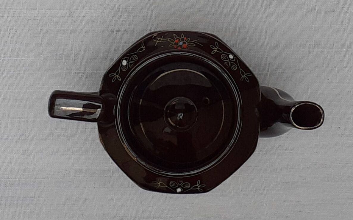Ceramic teapot