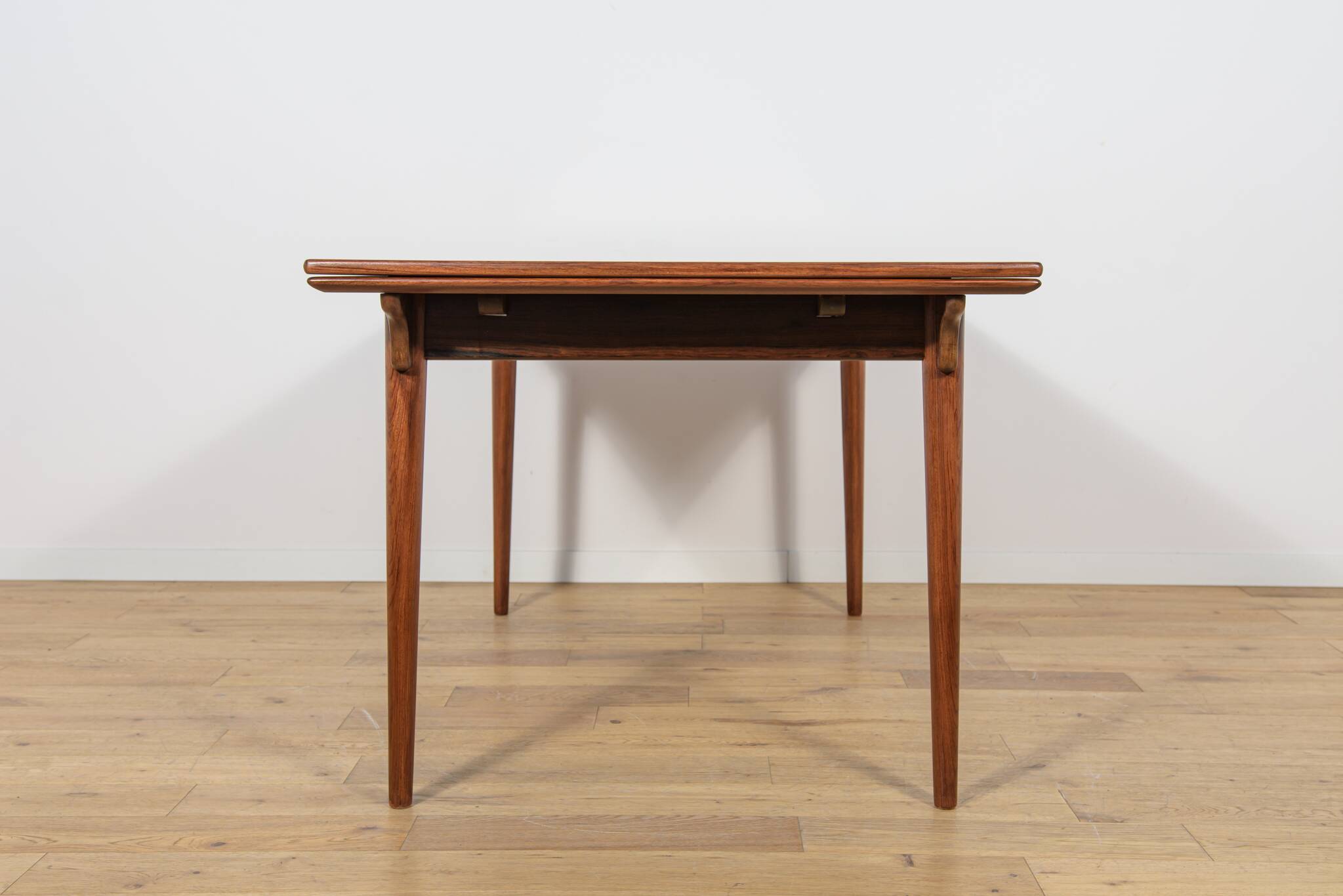 Mid-Century Modern Rosewood Dining Table Model 54 by Gunni Omann for Omann