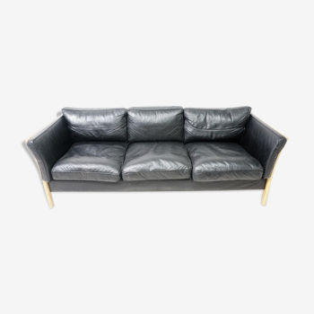 Scandinavian sofa in natural wood and leather