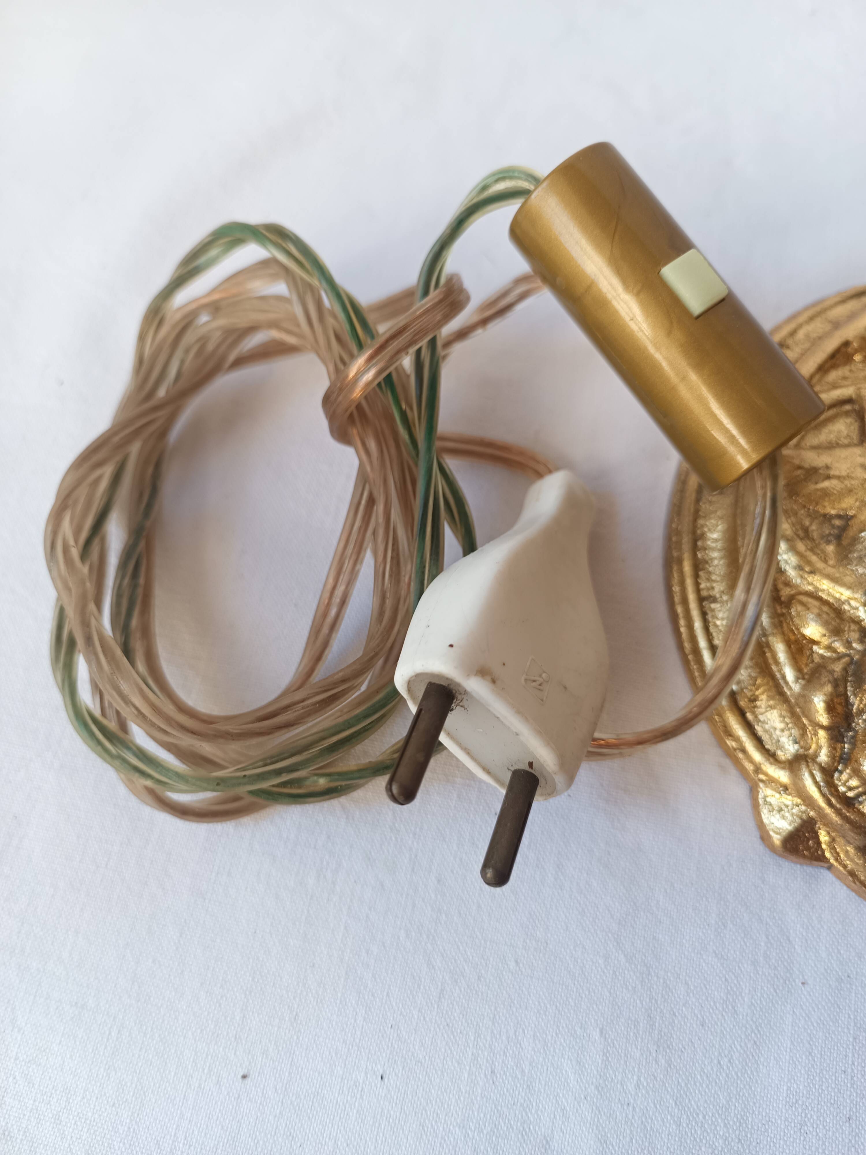 Antique gilded bronze lamp with engraved tulip medallion, 47 cm, interior decoration.