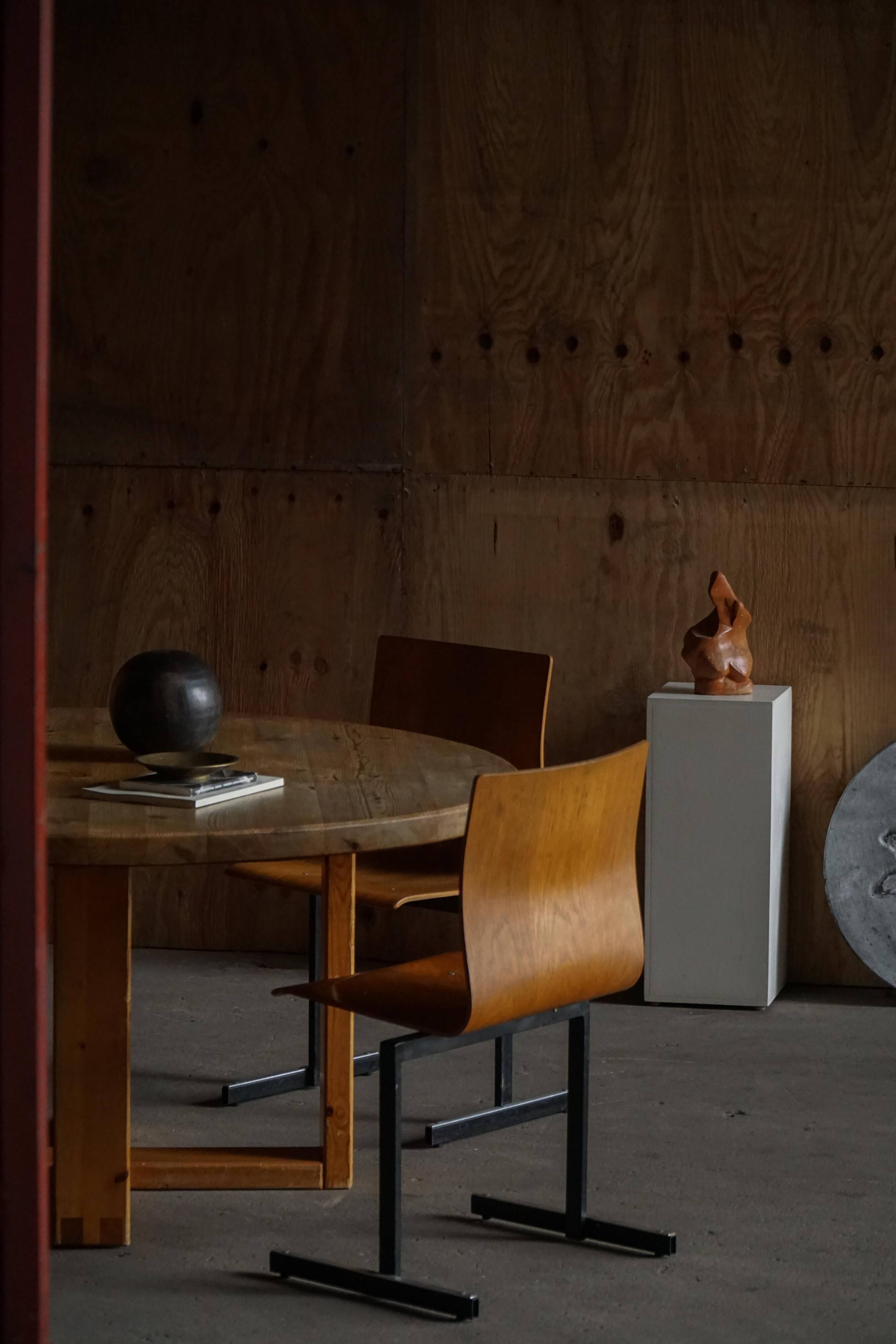 Set of 6 industrial stackable chairs by Niels Larsen, black metal and oak, 1960s.