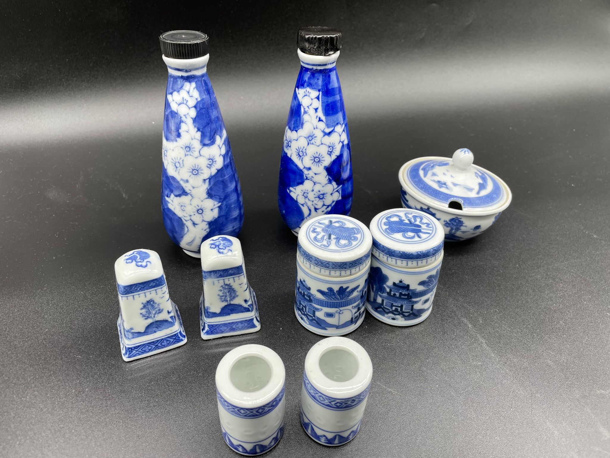 Elegant table set, Chinese porcelain, blue and white, condiments.
