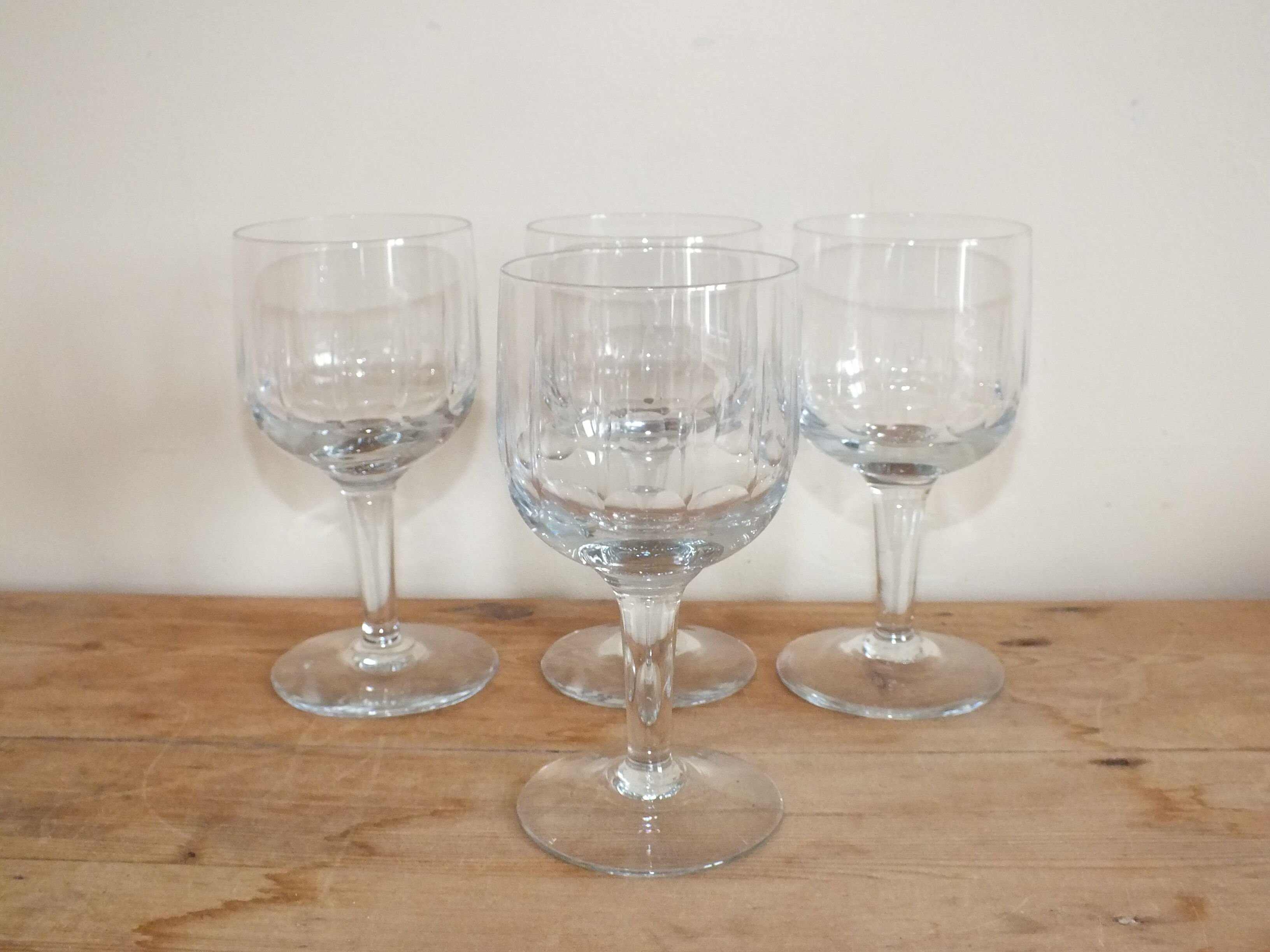 4 engraved glass wine glasses from the 30s