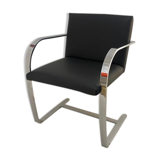 Chaise Brno Flat Bar Side Chair Designed par Ludwig Mies van der Rohe editée par Knoll
