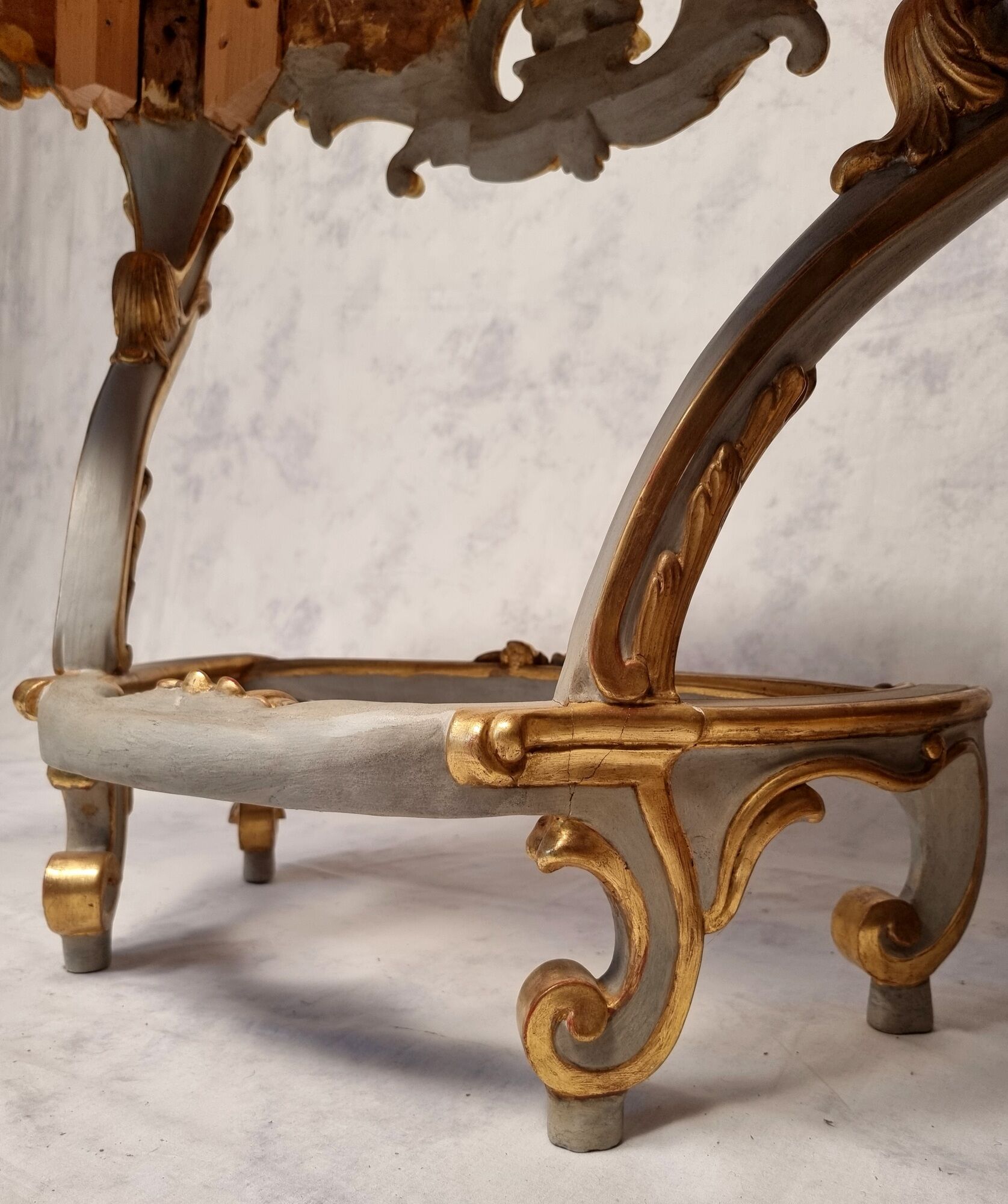 Console de style louis xv sur quatre pieds - bois laqué - 19ème