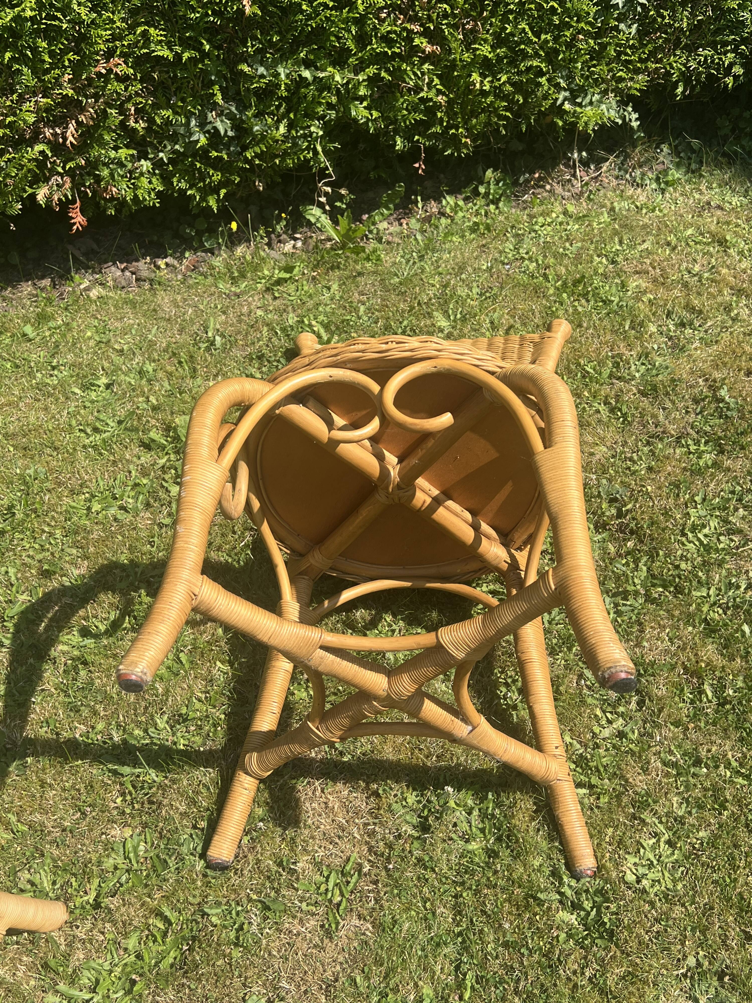 Very beautiful set of 4 antique rattan chairs. Luxury model, perfect condition.