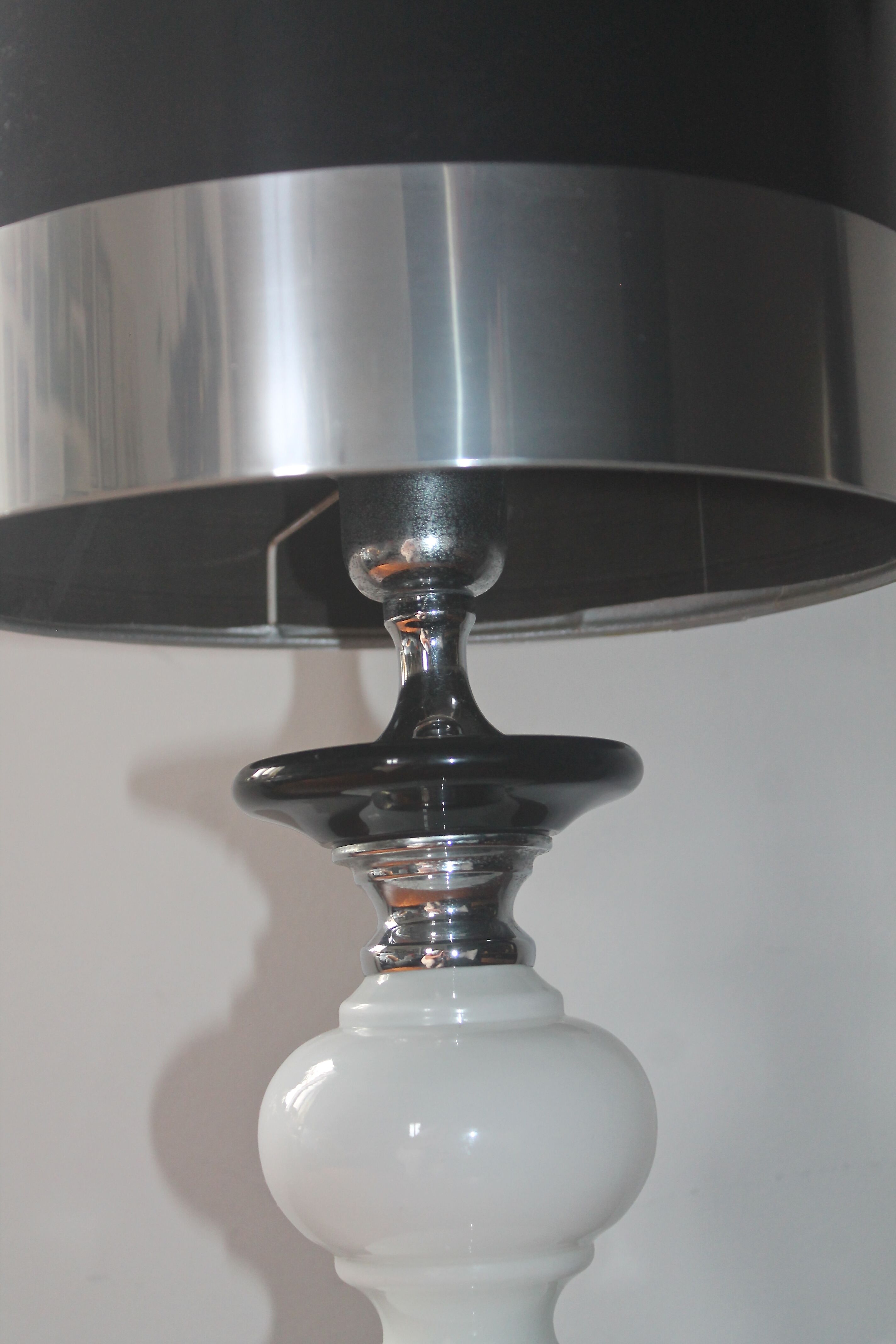 Lampe vintage des années 60-70 en opaline et chrome