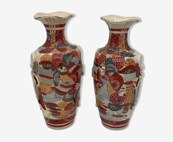 Paire de vases satsuma japon fin XlXe avec application ronde bosse