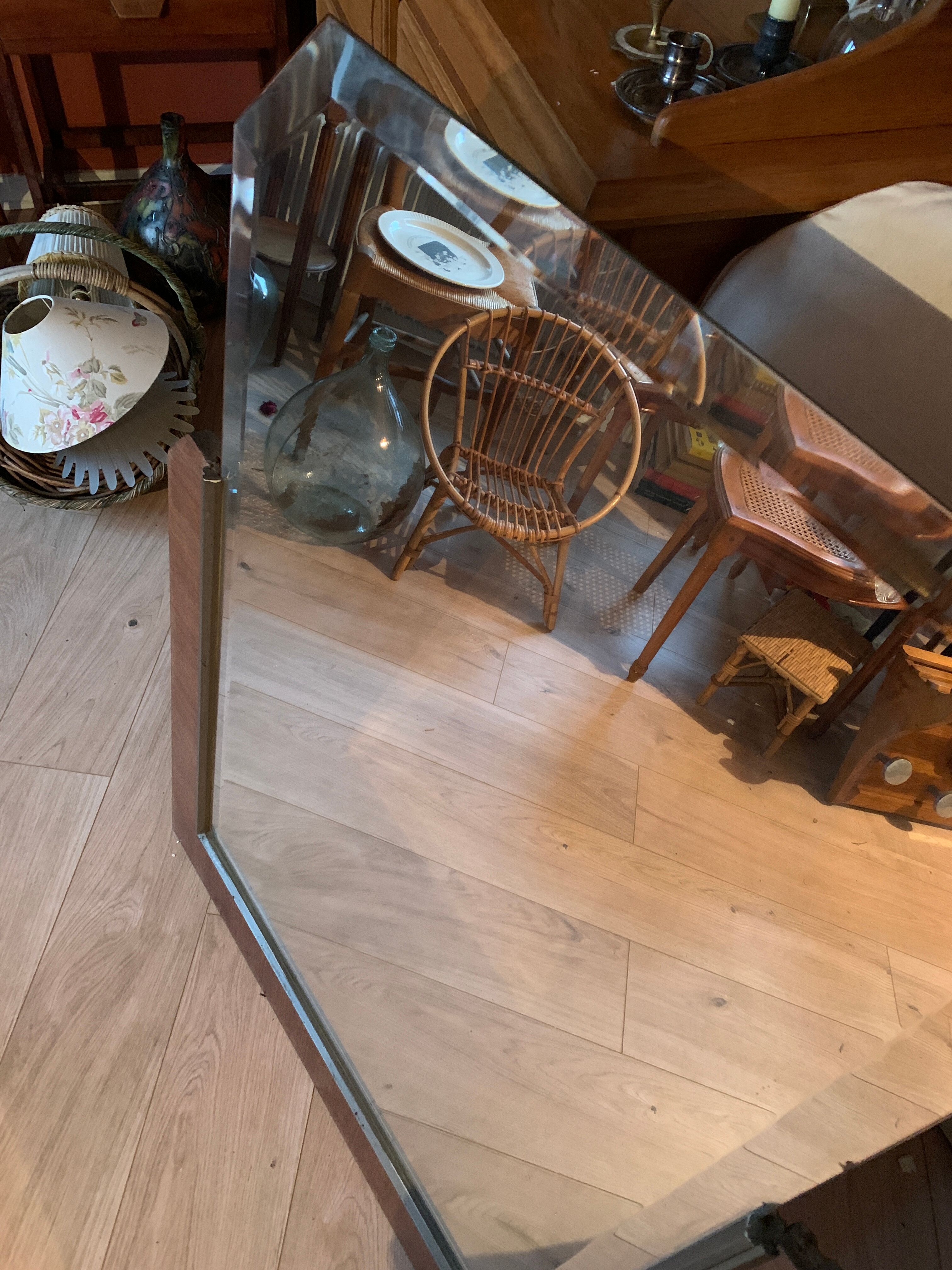 Bevelled mirror 86x114cm