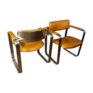 Paire de fauteuils modèle
