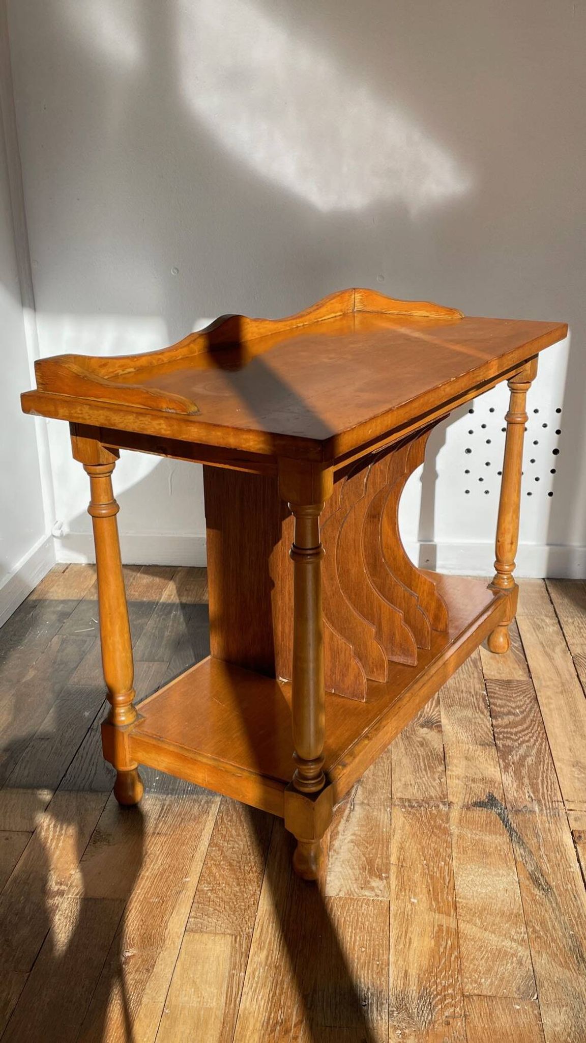 Vintage turntable cabinet