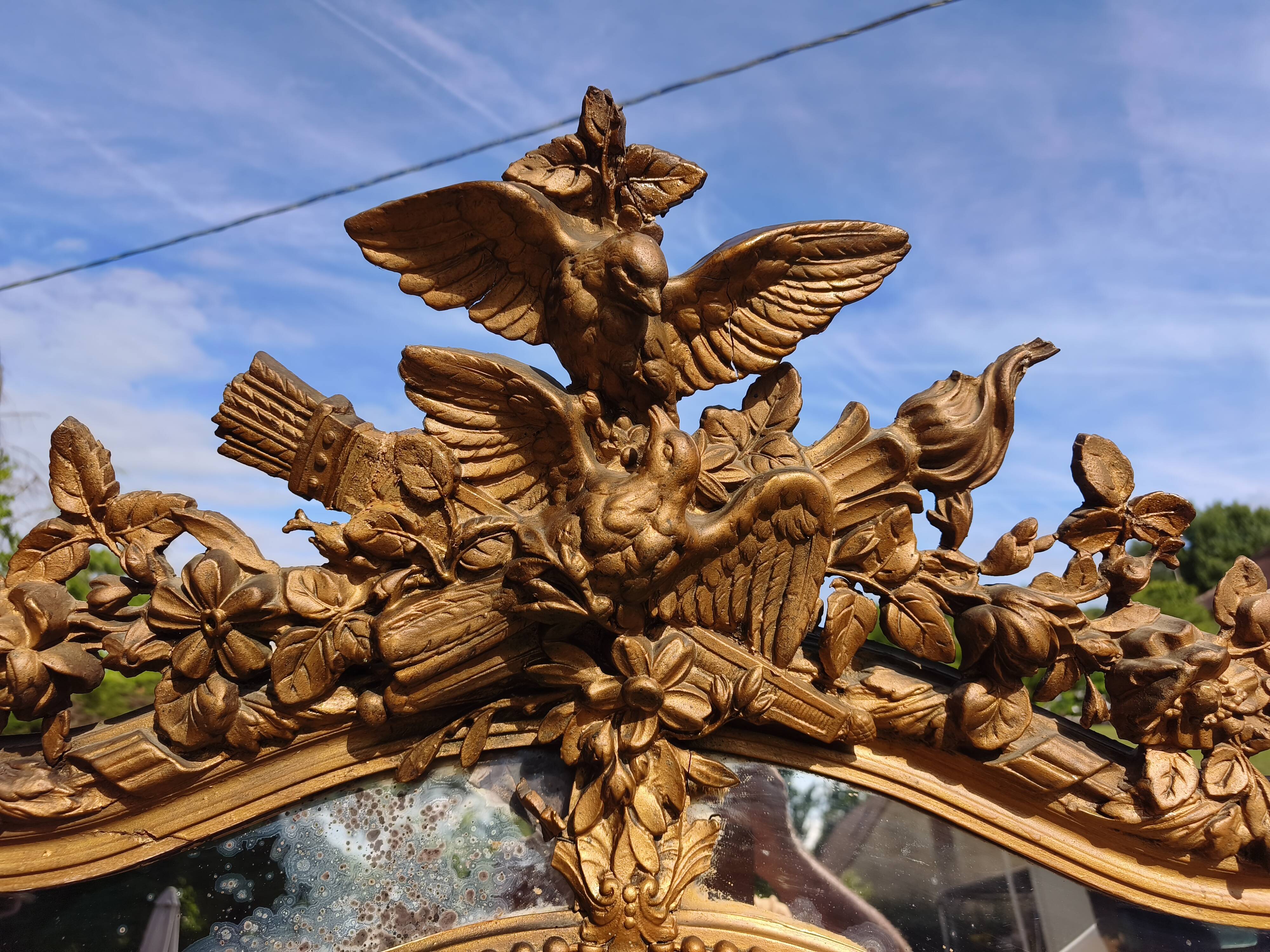 Large closed mirror, 19th century, wood and gilded stucco.
