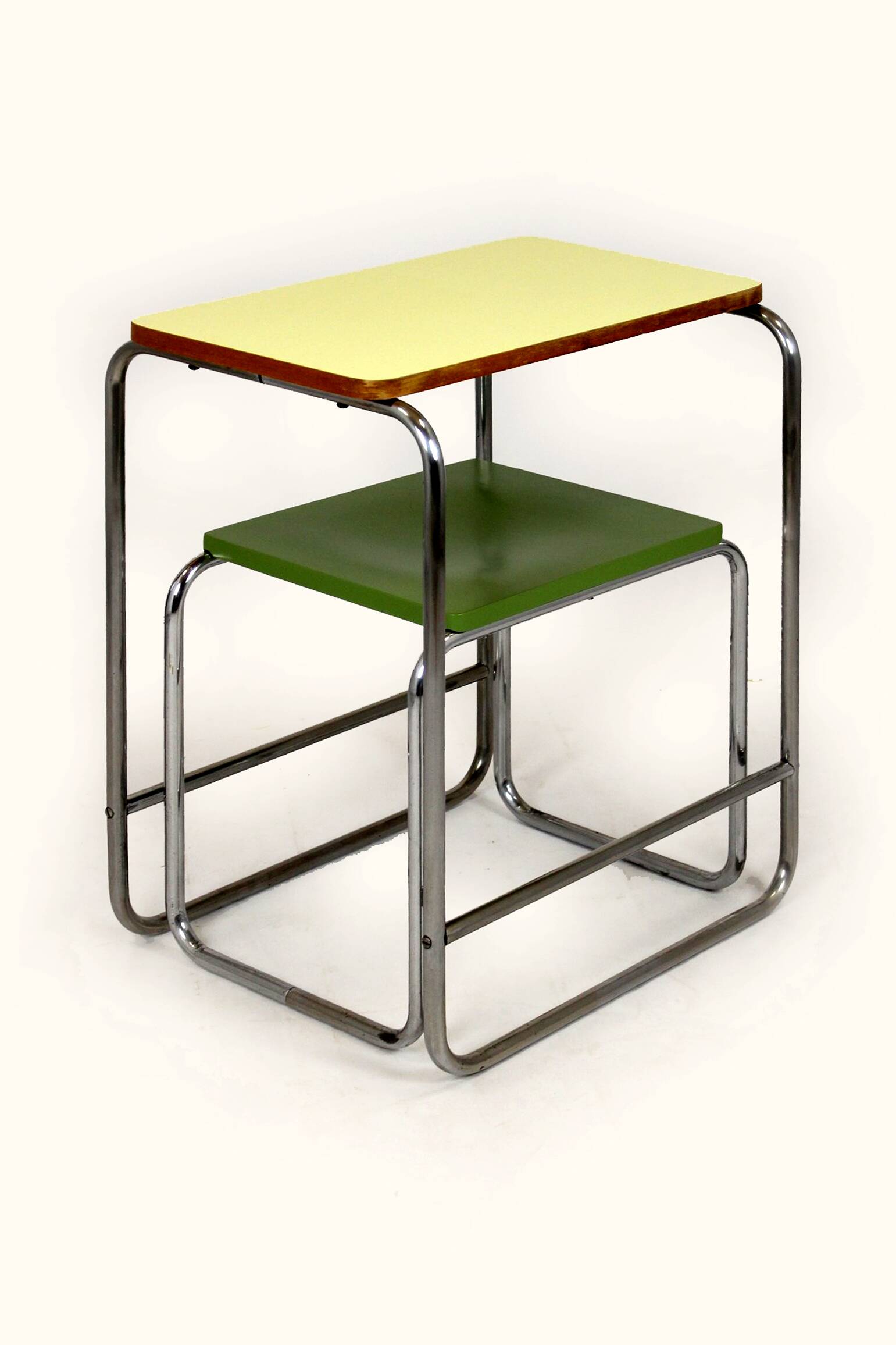 Table d'appoint Bauhaus en acier tubulaire, Tchécoslovaquie, années 1940