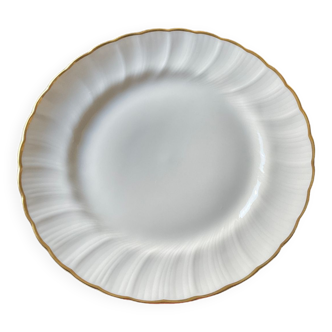 White and golden plates
