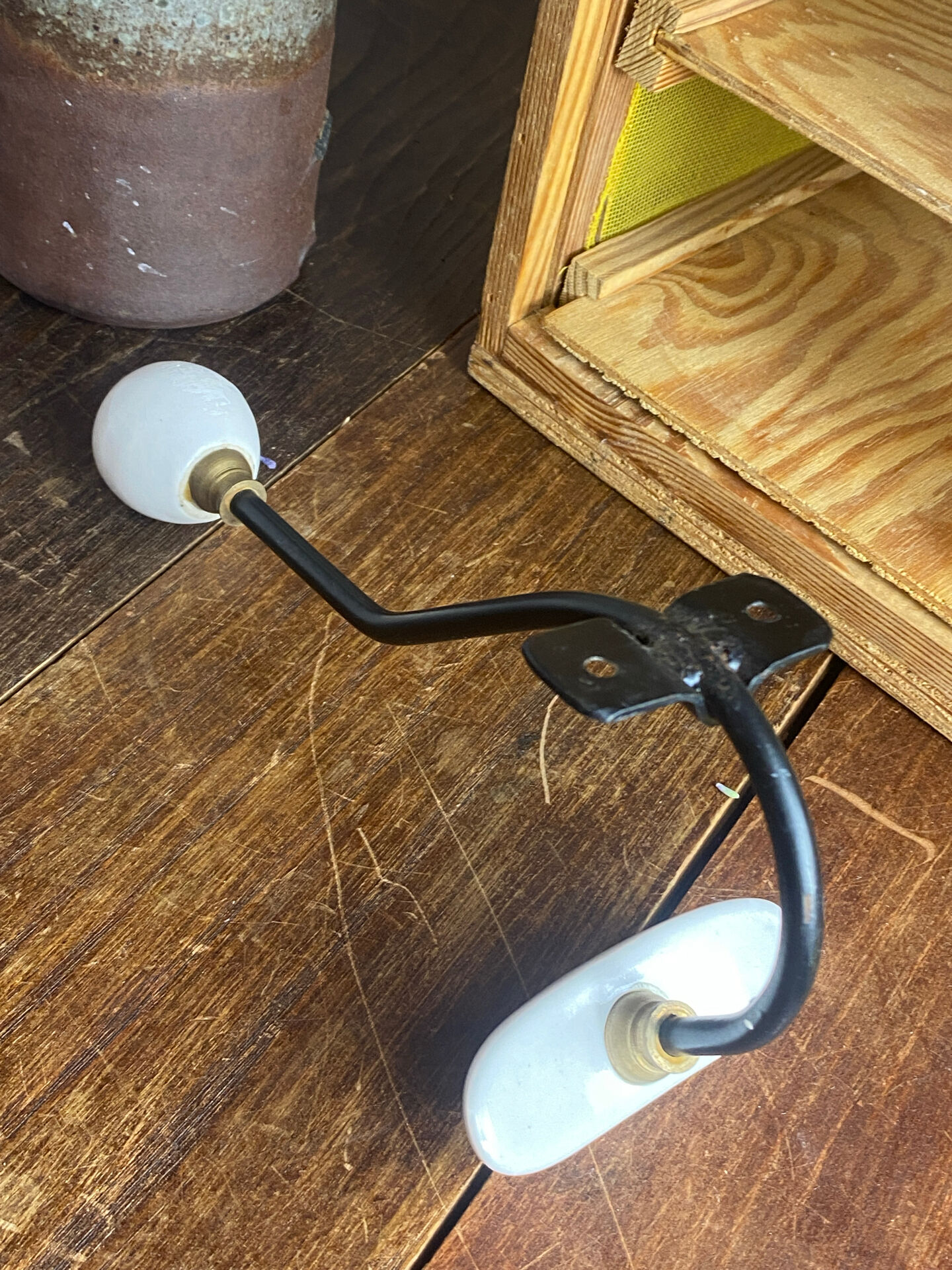 Metal and porcelain hook