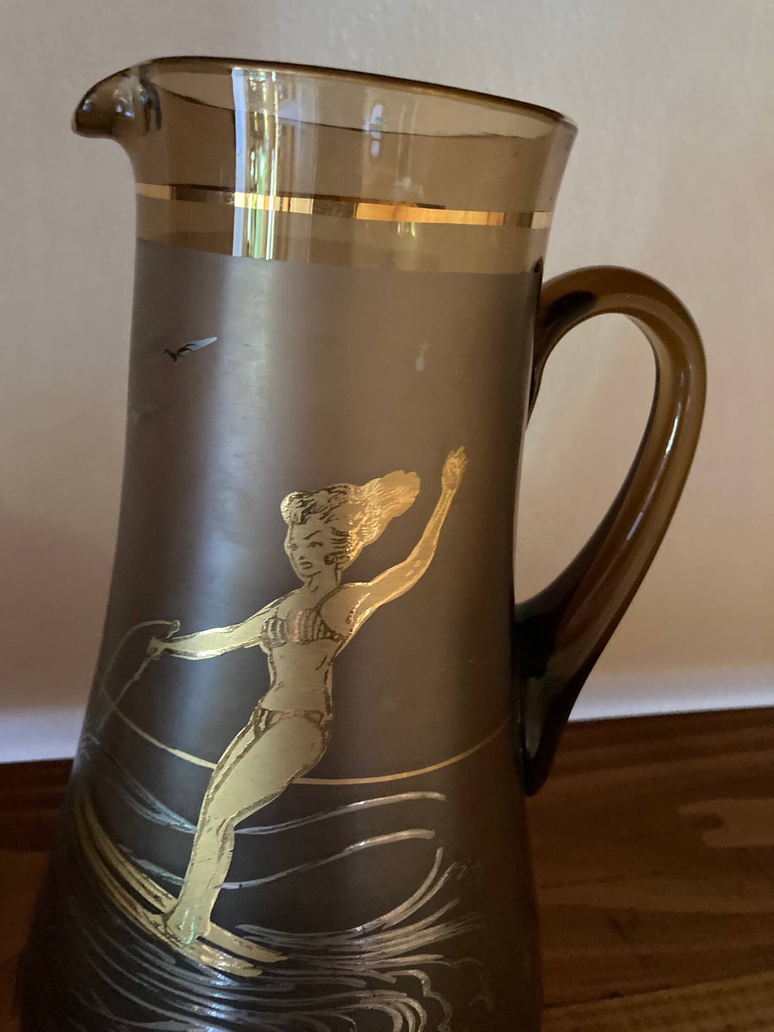 Vintage smoked glass carafe with gold from the 50s/60s, featuring a marine and water skiing design.