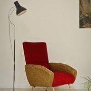 Fauteuil tissu rouge et jaune moutarde style bouclette 1970