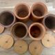 6 pots à épices en bois.