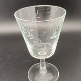 Water glasses with chiseled patterns