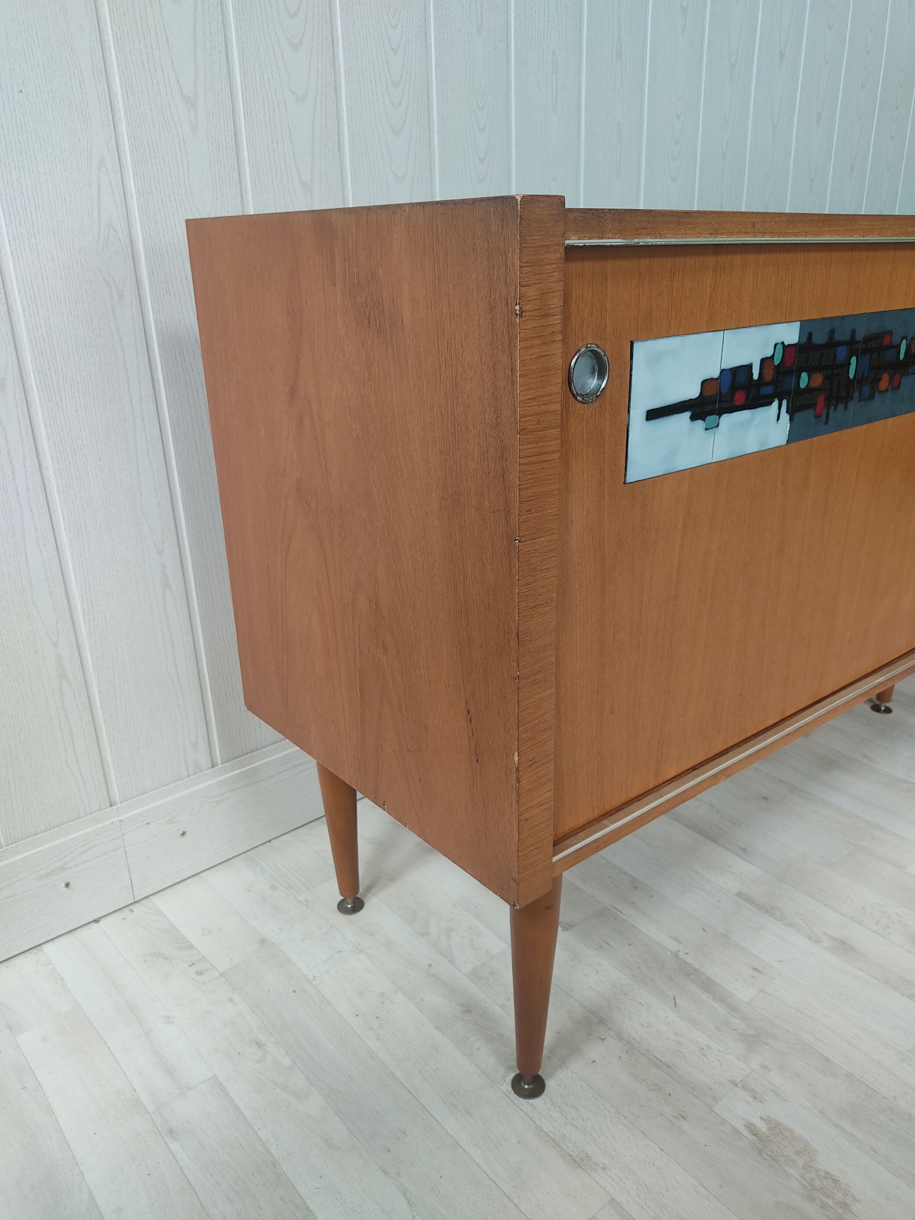 Vintage teak and ceramic décor