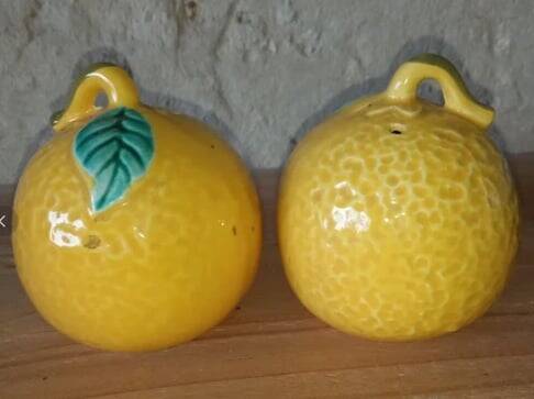 Salt and pepper shakers in earthenware – lemon pattern, 1950s
