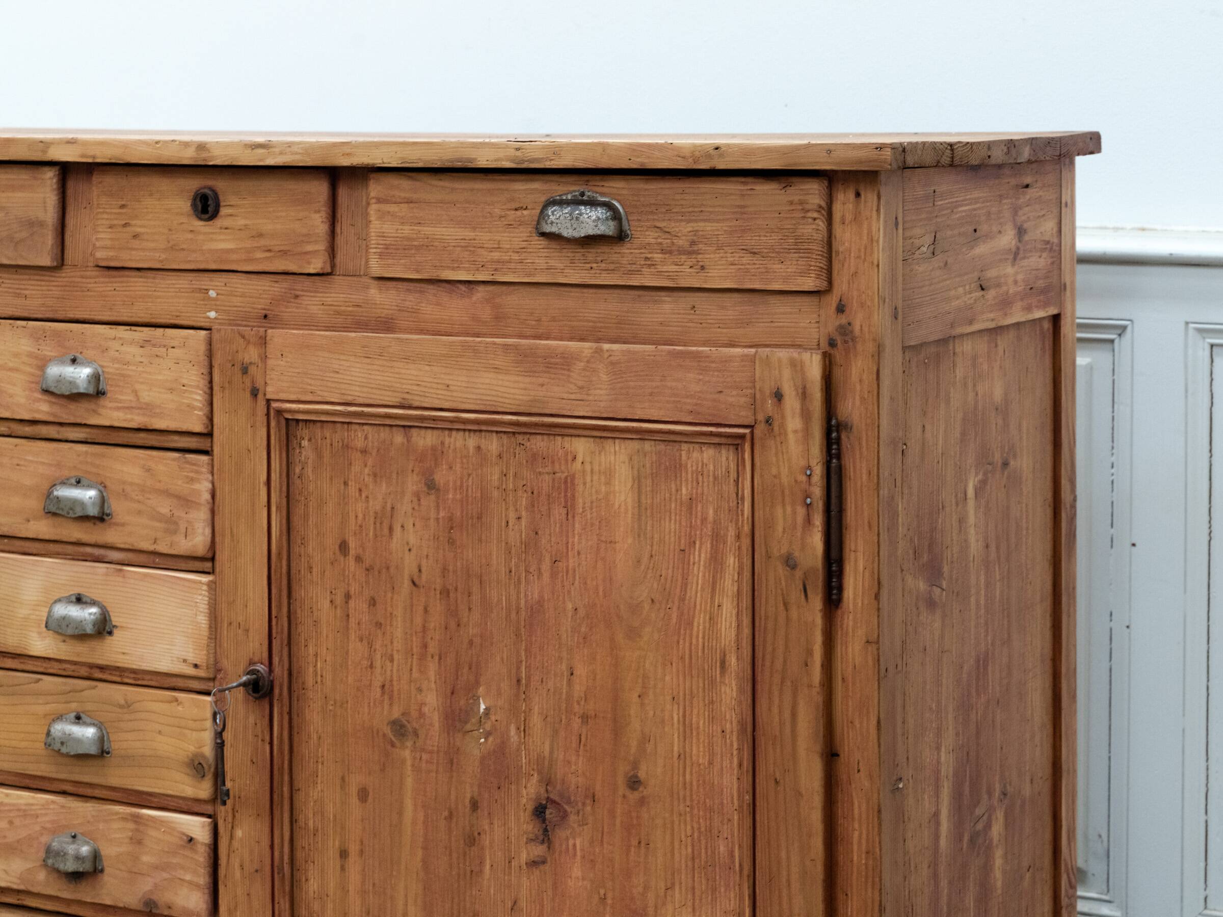 Old workshop furniture from 1930 in fir wood.