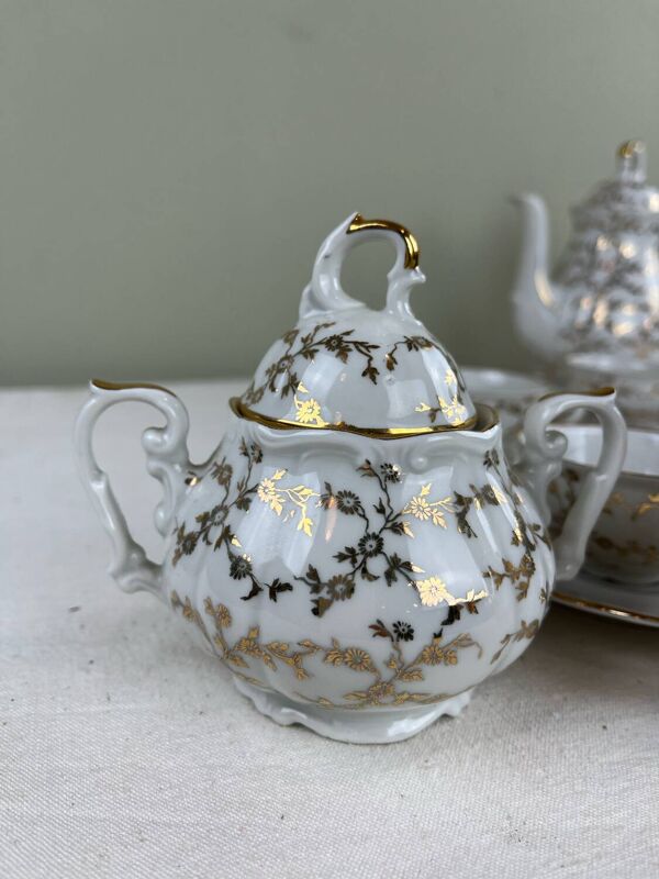 Service à café ancien en porcelaine fine dorée