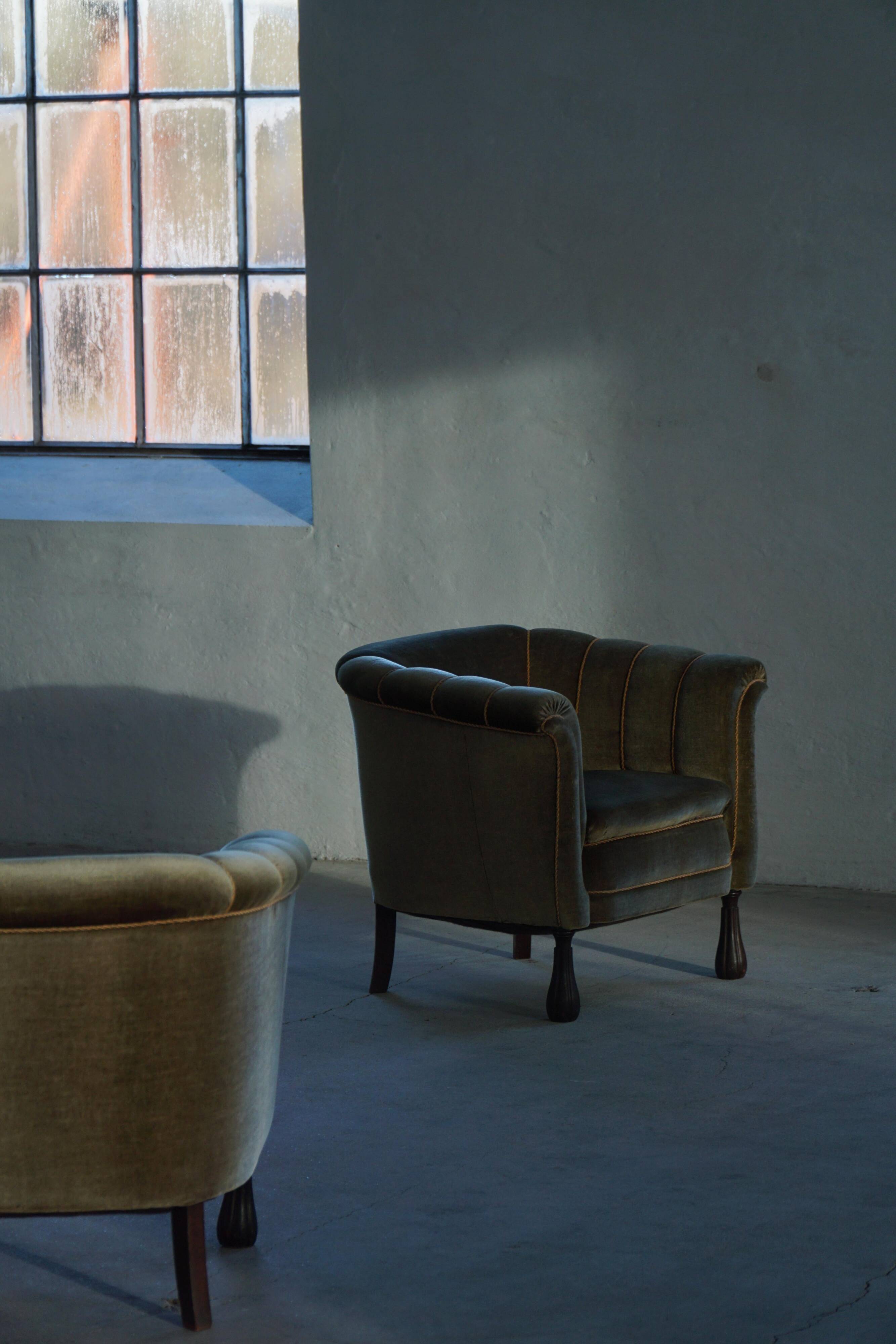 Mid-20th century, pair of Danish shell lounge chairs in green velvet, 1940s.