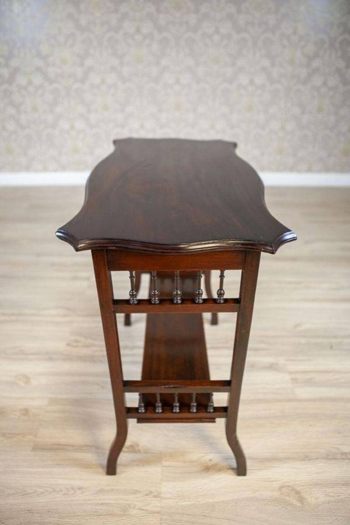 Table d'appoint en palissandre des années 20, en shellac, années 1950.